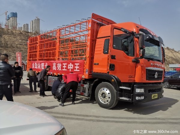 重汽汕德卡6.8米载货仓栏车巡展火热进行中，德行品质，智享未来
