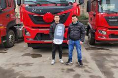 恭喜王老板 喜提东风天龙载货车车门一关一路平安