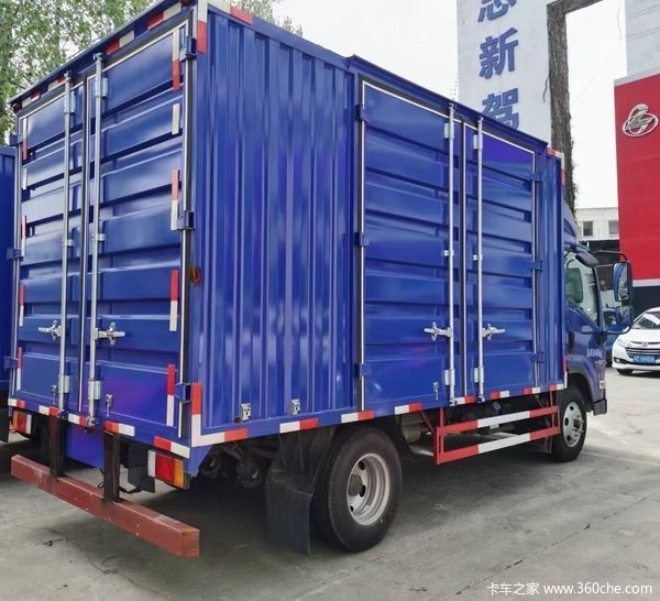 国六爆发力超强4.2厢车,爬坡下海无所不能