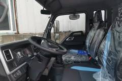 排半厢车更方便，江淮J5满足你的需求