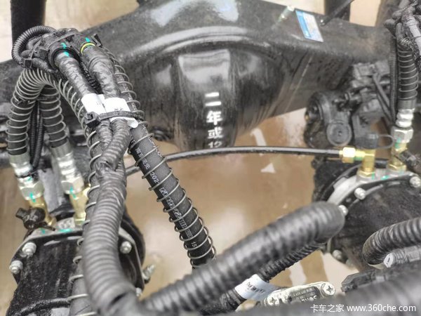 陕汽德龙轻卡K3000省油王，快递运输好帮手