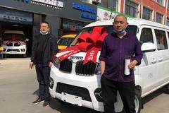 1台好运1号电动封闭厢货成功交付客户