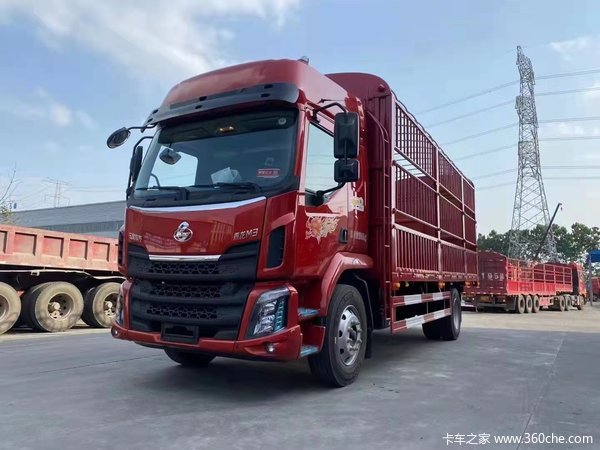 乘龙新款M3高顶双卧驾驶室，绿通好帮手，康明斯发动机充足动力