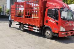 恭喜杨老板成为尊贵的解放车主 喜提J6F载货车