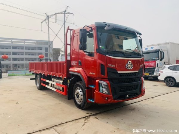 乘龙H5 6米8平顶平底板载货车，自重5.9吨，拉12吨不超载