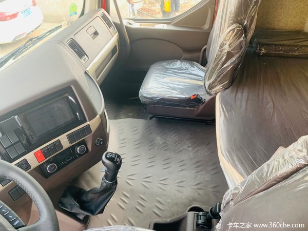 乘龙H5康明斯260马力，法士特八档，高顶双卧平地板，物流界神车