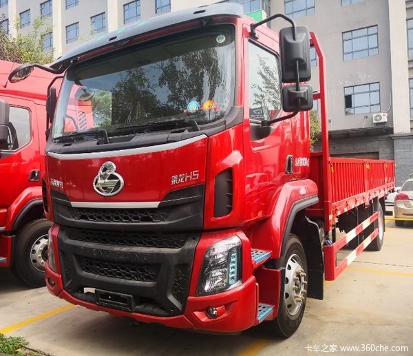 乘龙H5 6米8平顶平底板载货车，自重5.9吨，拉12吨不超载