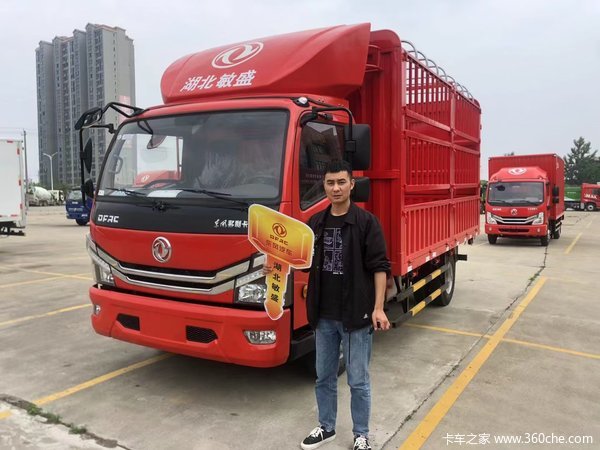 1台多利卡D6仓栏载货车成功交付客户