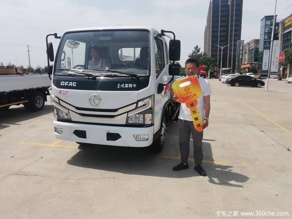 1台多利卡D5平板载货车成功交付客户