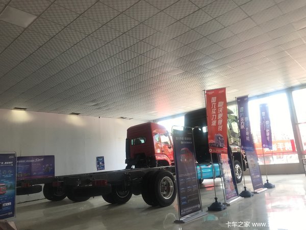 中国重汽豪沃N5W 270马力载货车耐用节油