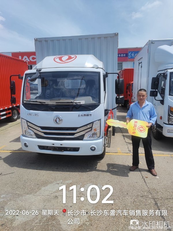 恭喜四位老板 喜提多利卡D6载货车 财源滚滚