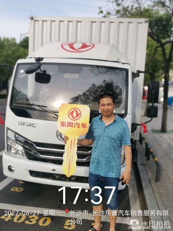 恭喜四位老板 喜提多利卡D6载货车 财源滚滚