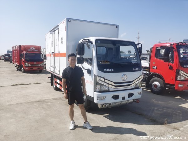 1台多利卡D6厢式危险品车成功交付客户