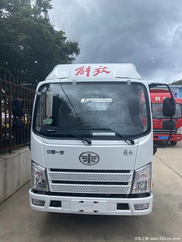 大理春晓店,解放轻卡合规车型110马力带副变速箱,直降2000元
