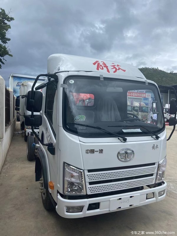 大理春晓店,解放轻卡合规车型110马力带副变速箱,直降2000元