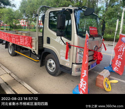 1台解放牌领途载货车成功交付于客户手中