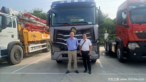 恭喜施兵 喜提HOWO Max载货车