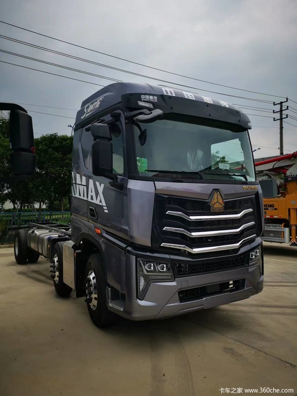 恭喜施兵 喜提HOWO Max载货车