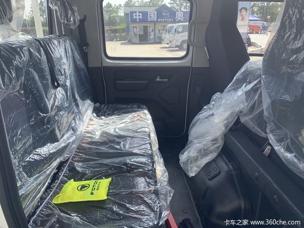 奥铃M卡双排到店，136马力，汽油发动机带涡轮增压