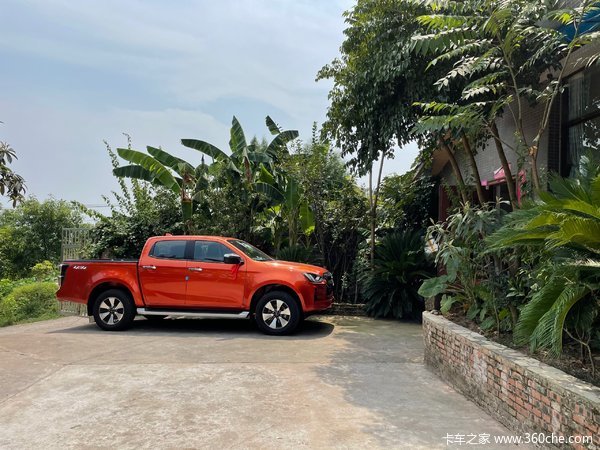 ���Ž�����ʮ��D-MAXƤ����ʱ������ �Ż�0.3��