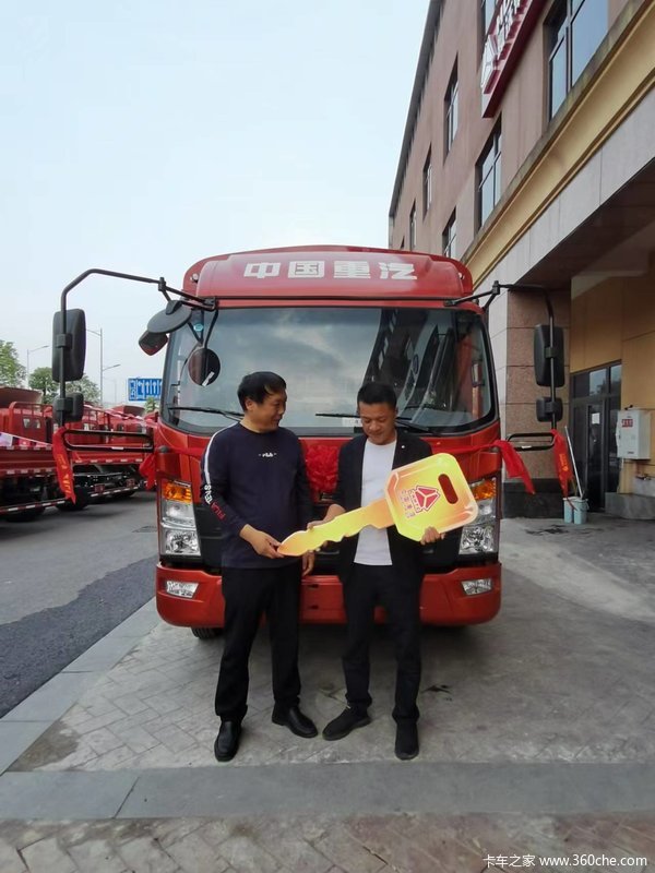 恭喜高飞物流 喜提豪沃追梦载货车