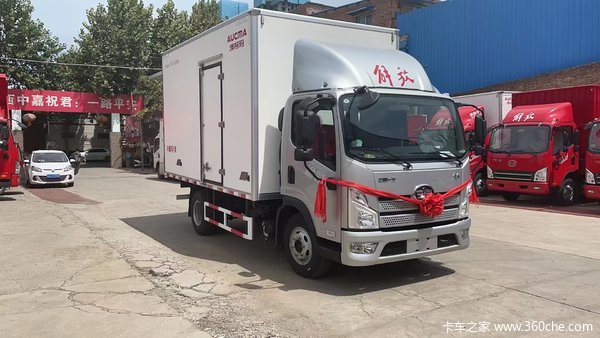 一汽解放领途康明斯160马力新车到店。