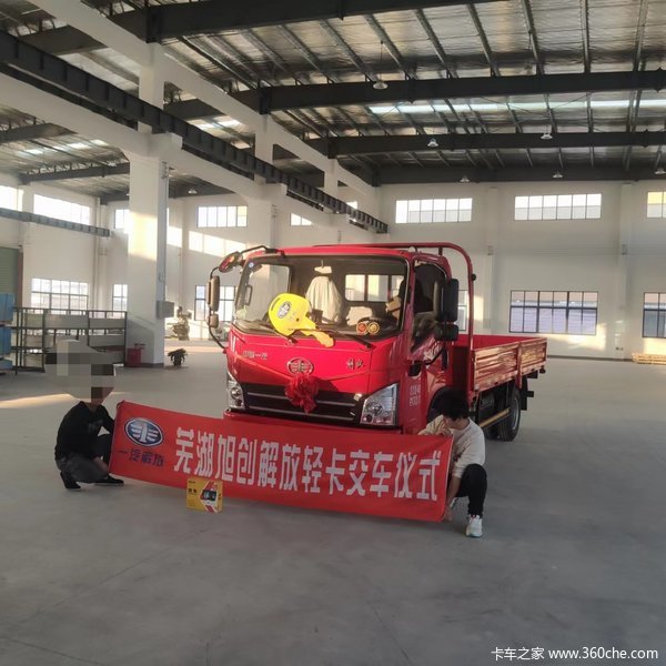1台解放虎V载货平板车成功交付客户!