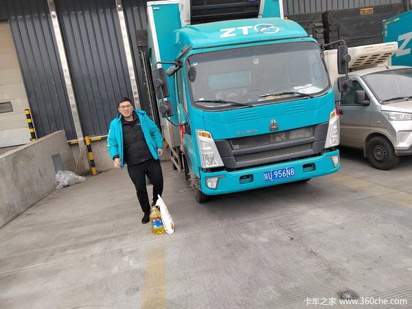 中国重汽雪豹冷藏车,致富之路快点到!
