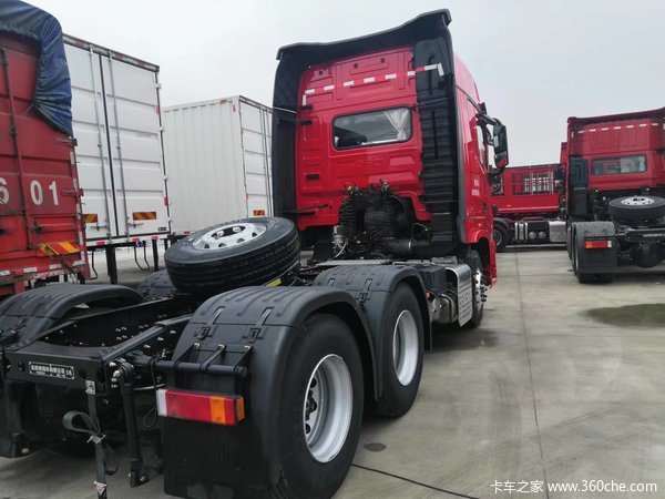 东风旗舰危险品牵引车优惠促销！详情到店咨询。