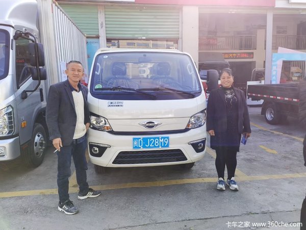 恭喜田先生夫妇 在厦门昱诚喜提祥菱M2载货车