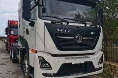 最新东风天龙KL燃气500马力CNG牵引车到店