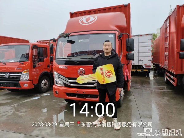 恭喜两位老板 喜提多利卡D6载货车 黄金万两