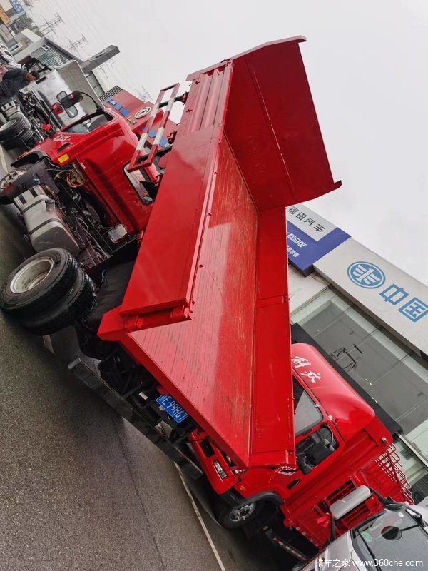 宜昌猇亭区先锋路解放虎VH平板自卸促销活动中