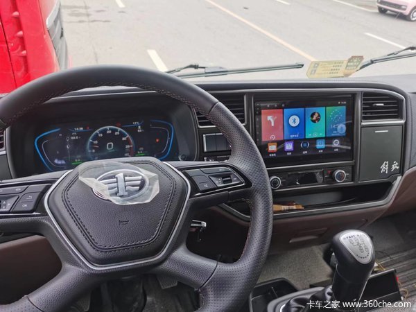 宜昌市猇亭区先锋路国际汽车城一汽解放大促销