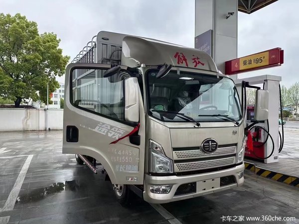 宜昌市猇亭区先锋路国际汽车城一汽解放大促销