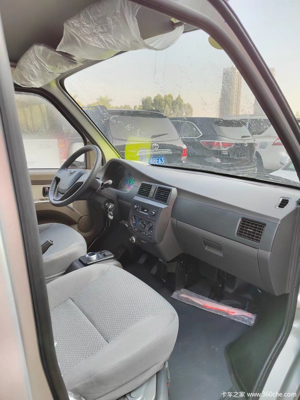 五菱汽车EV50超高优惠活动火热促销中