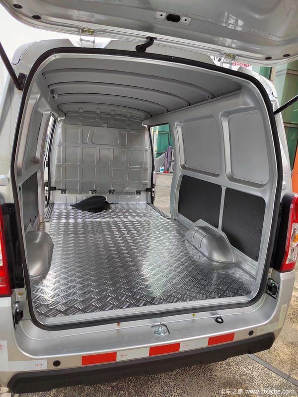 五菱汽车EV50超高优惠活动火热促销中