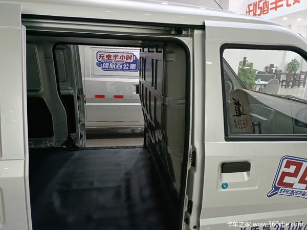 五菱新能源纯电动箱式物流运输车，超长续航，你值得拥有。