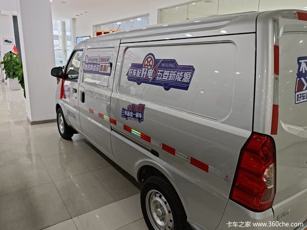 五菱新能源纯电动箱式物流运输车，超长续航，你值得拥有。