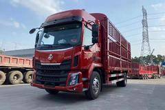 可睡觉可坐三人，空间大，省油，价格便宜，完美。