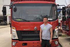 恭喜王哥在豪沃4S店喜提悍将载货车！