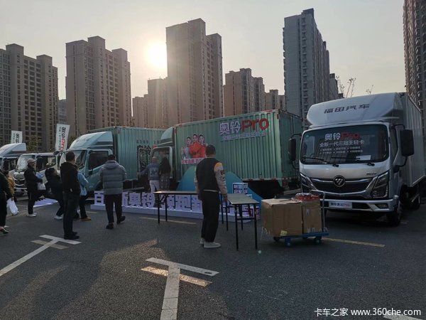 开奥铃Pro，停个车都有美女主动搭讪