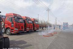 10台解放J6P牵引车成功交付客户