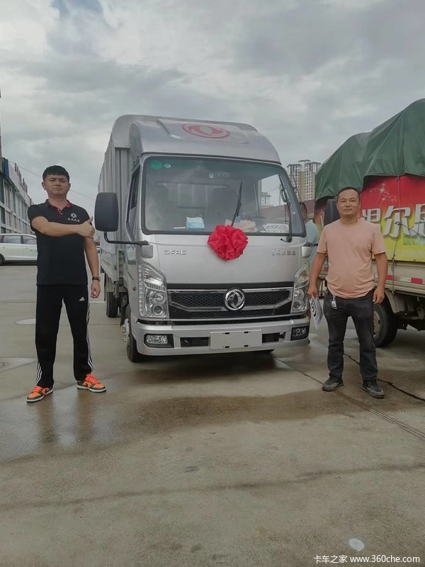 恭喜华美纺织品经营部李老板 喜提小霸王W15载货车