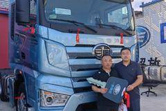 恭喜刘哥，郭哥 喜提解放J7牵引车，恭喜发财