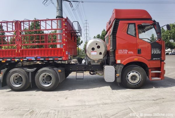 一汽解放J6P510马力LNG牵引车，高额免息万元钜惠！