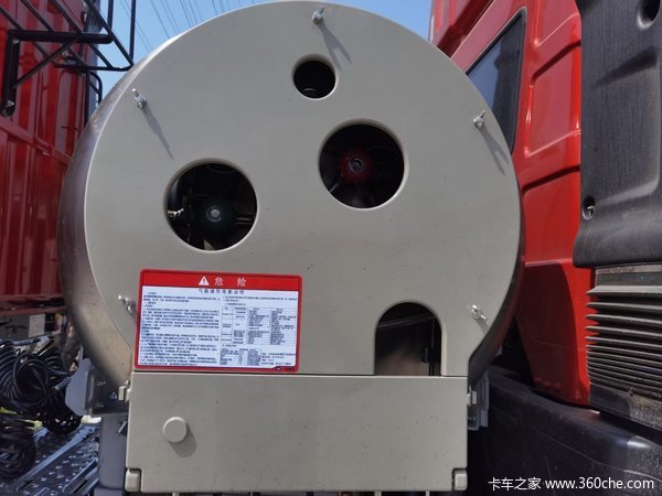 一汽解放J6P510马力LNG牵引车，高额免息万元钜惠！