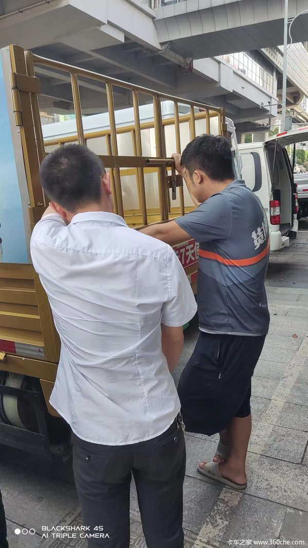 上绿牌 在城里拉点水果 家具方便得很
