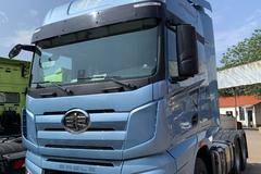 解放最新J7到店，欢迎各位试乘试驾。