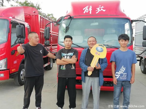 曲靖东山王老板，刘老板，张老板团购3辆解放致富车